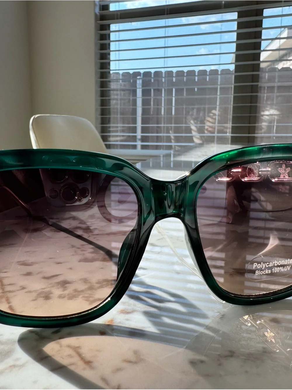 Stylish Black/Green Cat-Eye Sunglasses with Gold Chain Temples